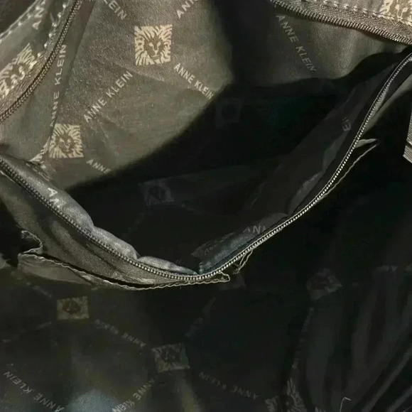 Anne Klein Large Black 5 Pocket Tote - Picture 6 of 12